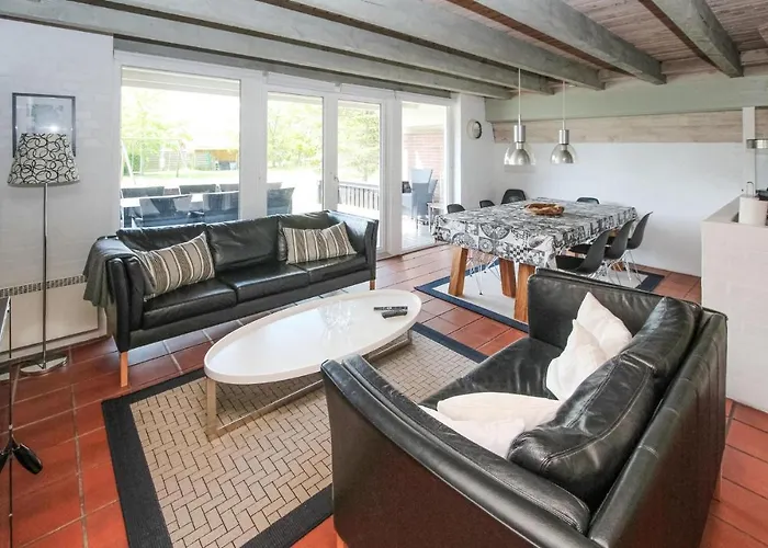 Gorgeous In With Kitchen Holiday home