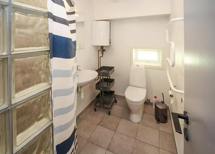 Gorgeous In With Kitchen Holiday home *